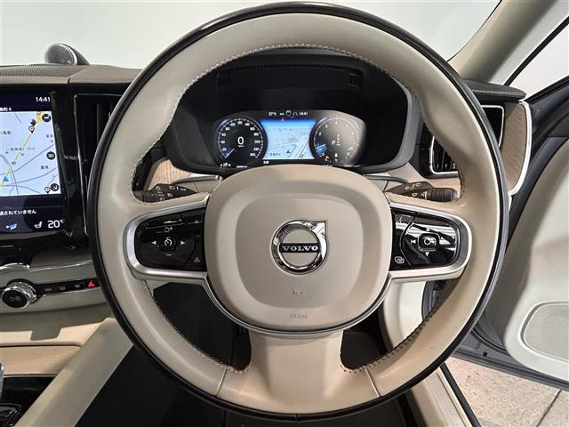 XC60B5 AWD インスクリプション 4WD