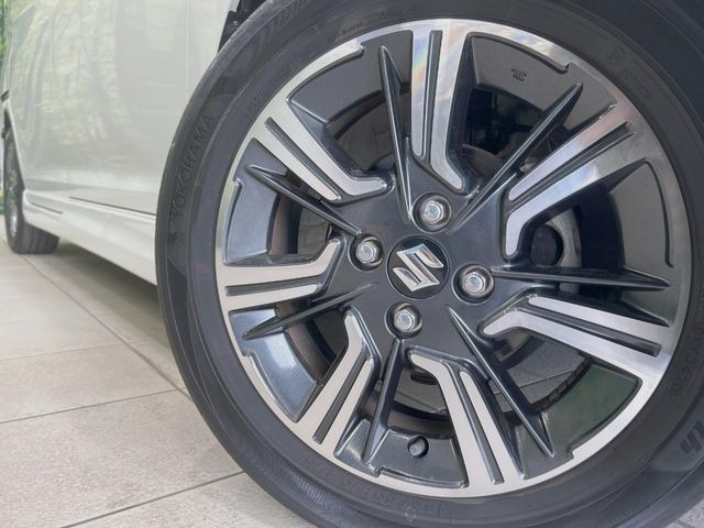 �y����15�C���`�A���~�z�C�[���z�O�ςɃ}�b�`���������A���~�z�C�[���𑕒����Ă���܂��B�e��ЊO�A���~�z�C�[����A�X�^�b�h���X�^�C�����戵�����Ă���܂��B���񂲑��k����������