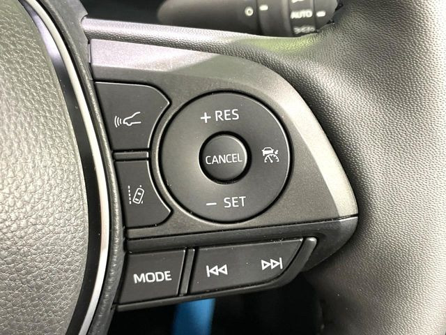 【レーダークルーズコントロール】高速道路での長距離走行が楽に!!自動で速度を保つクルーズコントロールが、衝突軽減システムと連携し、前方の車両を感知して車間を保つように速度調節してくれます!!