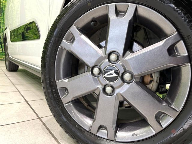 �y����15�C���`�A���~�z�C�[���z�O�ςɃ}�b�`���������A���~�z�C�[���𑕒����Ă���܂��B�e��ЊO�A���~�z�C�[����A�X�^�b�h���X�^�C�����戵�����Ă���܂��B���񂲑��k����������
