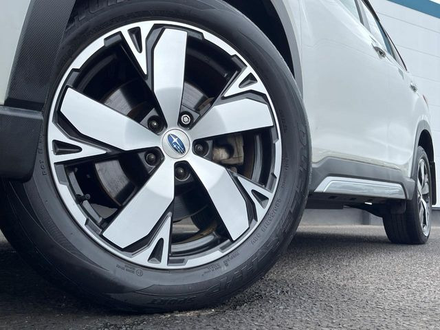 �y����18�C���`�A���~�z�C�[���z�O�ςɃ}�b�`���������A���~�z�C�[���𑕒����Ă���܂��B�e��ЊO�A���~�z�C�[����A�X�^�b�h���X�^�C�����戵�����Ă���܂��B���񂲑��k����������