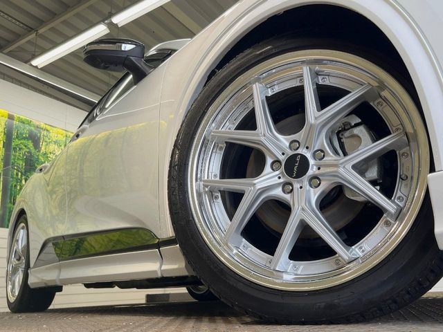 �yWALD Ilima21�C���`�A���~�z�C�[���z�O�ςɃ}�b�`�����A���~�z�C�[���𑕒����Ă���܂��B�e��ЊO�A���~�z�C�[����A�X�^�b�h���X�^�C�����戵�����Ă���܂��B���񂲑��k����������
