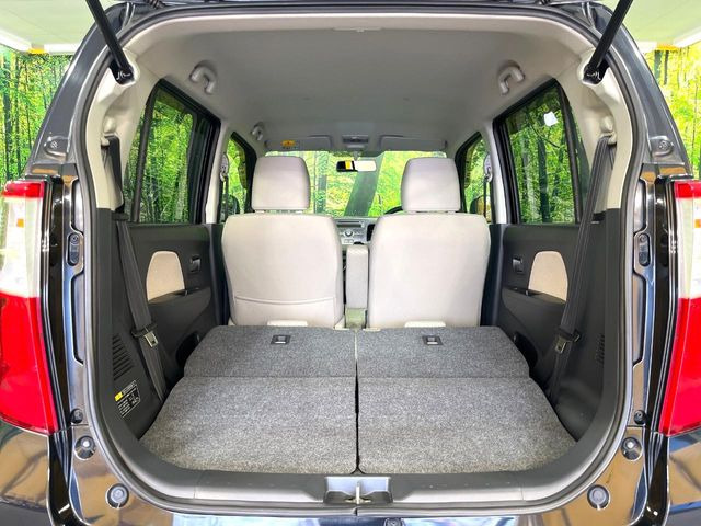 普段のお買い物や通勤、送迎等に十分な荷室スペースを確保しております。セカンドシートを倒すと、大きな荷物の積載も可能です♪