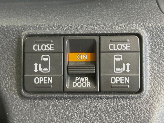 【両側パワースライドドア】スマートキーや運転席のスイッチで後席両側スライドドアの開閉が可能♪電動だから力を入れてドアを開ける必要が無く、小さなお子様でも簡単に開け閉めでき快適です♪