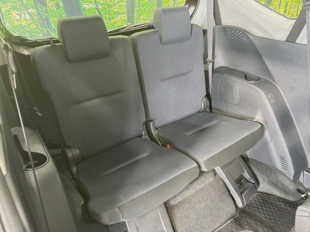 床下収納式のサードシートです。座席部分をコンパクトに収納でき、広大な荷室スペースとしてお使いいただけます!乗車人数や荷物の量など利用シーンに合わせて3列目を有効活用でき、とっても便利♪