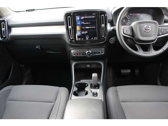 XC40B4 AWD モメンタム 4WD