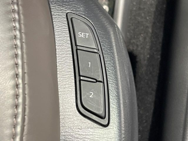 【メモリー機能付きパワーシート】ドライバーごとに設定したシート位置を記憶して、ボタン一つで切り替えできる便利な機能!運転する方が複数名いらっしゃるご家庭におすすめです♪