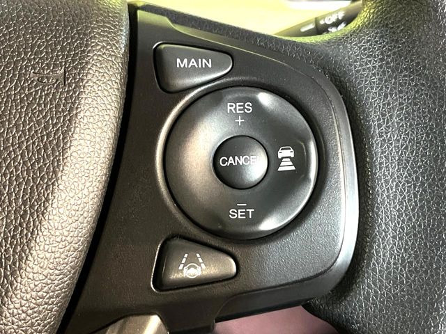 【クルーズコントロール】高速道路もラクラク走行。アクセルを離しても一定速度で走行ができ、長距離運転時の負担を軽減!加速・減速も簡単なスイッチ操作で調整できます。