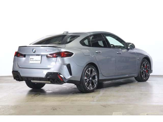 2シリーズグランクーペM235 xドライブ 4WD