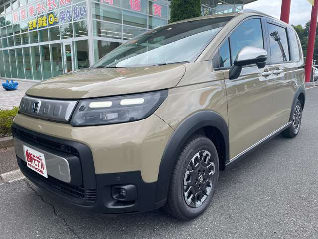 フリード1.5 e:HEV クロスター 4WD