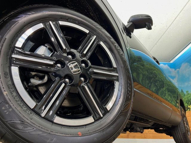 �y�����A���~�z�C�[���z�O�ςɃ}�b�`���������A���~�z�C�[���𑕒����Ă���܂��B�e��ЊO�A���~�z�C�[����A�X�^�b�h���X�^�C�����戵�����Ă���܂��B���񂲑��k����������