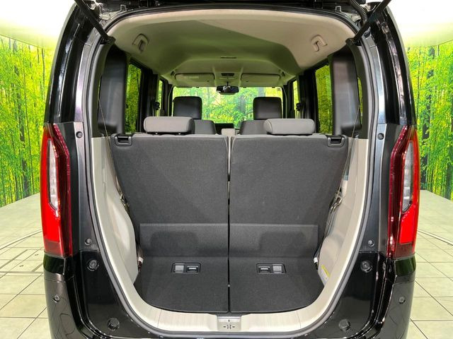 普段のお買い物や通勤、送迎等に十分な荷室スペースを確保しております。セカンドシートを倒すと、大きな荷物の積載も可能です♪