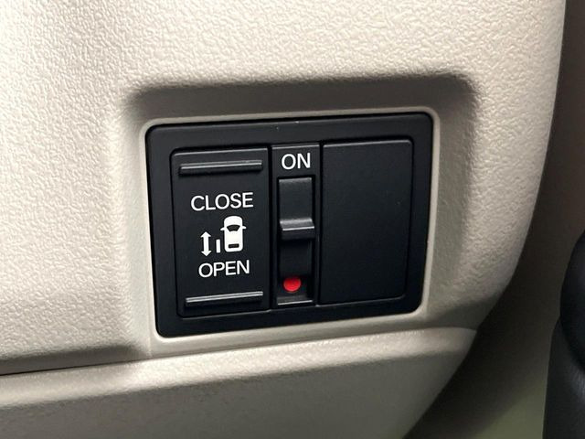 【パワースライドドア】スマートキーや運転席のスイッチでスライドドアの開閉が可能♪電動だから力を入れてドアを開ける必要が無く、小さいお子様でも、重い荷物を持っている時もラクに開け閉めできます♪