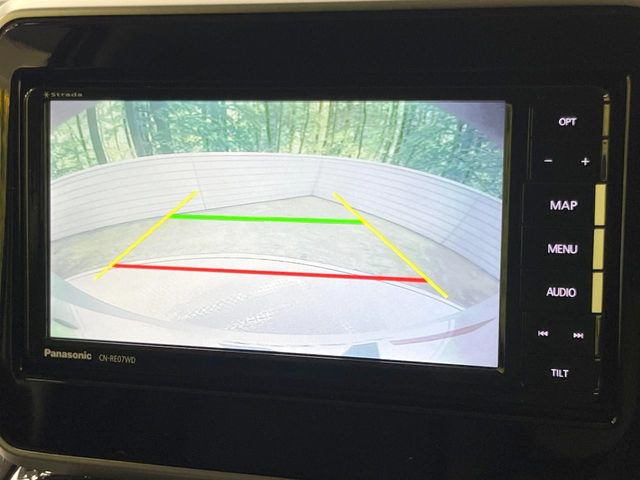 【バックカメラ】駐車時に後方がリアルタイム映像で確認できます。大型商業施設や立体駐車場での駐車時や、夜間のバック時に大活躍!運転スキルに関わらず、今や必須となった装備のひとつです!