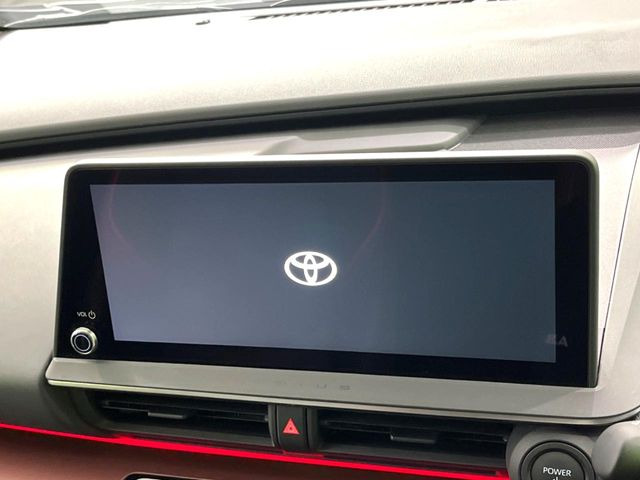 【メーカー純正12.3型ナビ】インテリアに溶け込むスタイリッシュな「専用設計」メーカーナビを装備♪視認性や操作性など基本性能にも優れ、より上質なカーライフをお楽しみいただけます。