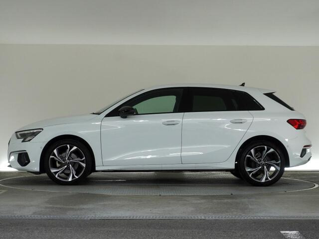 A3スポーツバック30 TFSI シグネチャーエディション