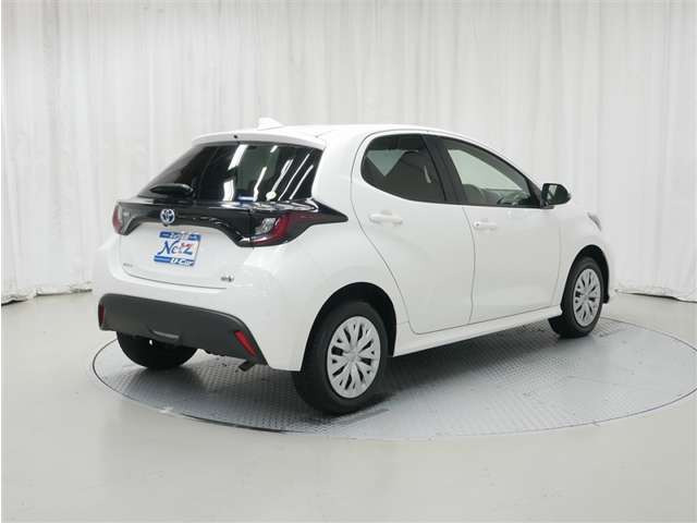 ヤリス1.5 ハイブリッド X E-Four 4WD