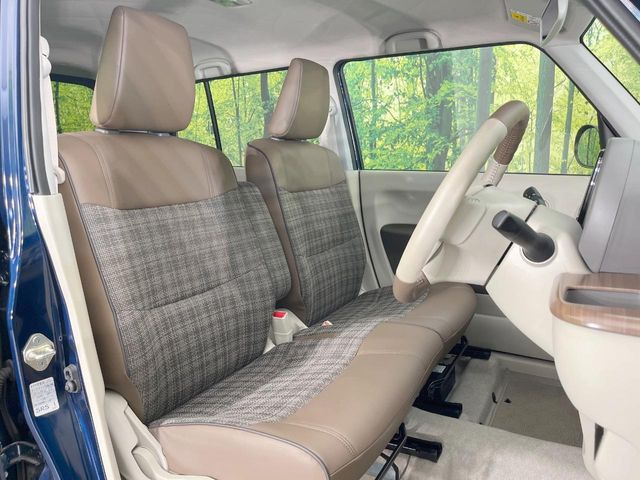 運転席シート廻りは使用感も少なく、良好な状態となっています。丁寧に使われていたことがよくわかりますね。
