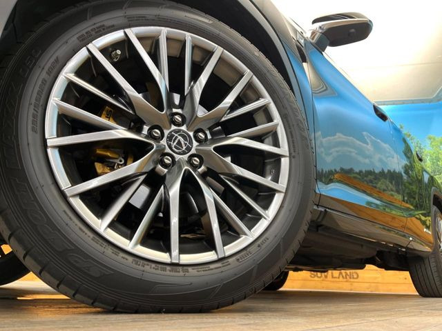 �y����20�C���`�A���~�z�C�[���z�O�ςɃ}�b�`���������A���~�z�C�[���𑕒����Ă���܂��B�e��ЊO�A���~�z�C�[����A�X�^�b�h���X�^�C�����戵�����Ă���܂��B���񂲑��k����������