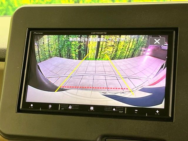 【バックカメラ】駐車時に後方がリアルタイム映像で確認できます。大型商業施設や立体駐車場での駐車時や、夜間のバック時に大活躍!運転スキルに関わらず、今や必須となった装備のひとつです!