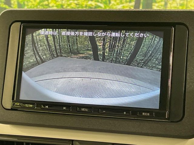 【バックカメラ】駐車時に後方がリアルタイム映像で確認できます。大型商業施設や立体駐車場での駐車時や、夜間のバック時に大活躍!運転スキルに関わらず、今や必須となった装備のひとつです!