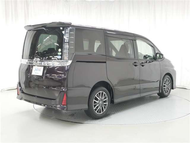 ヴォクシー2.0 ZS 4WD