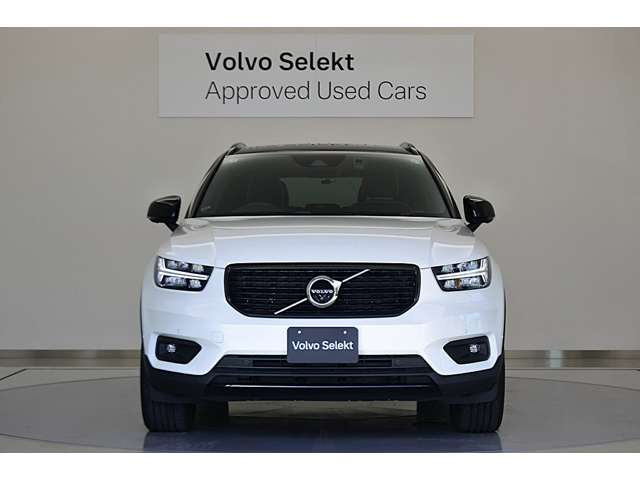 XC40B4 AWD Rデザイン 4WD