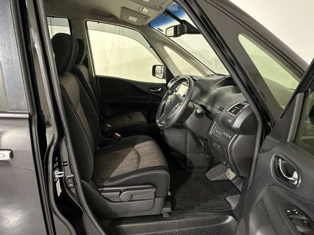 セレナ2.0 ハイウェイスター Vセレクション+Safety II 4WD