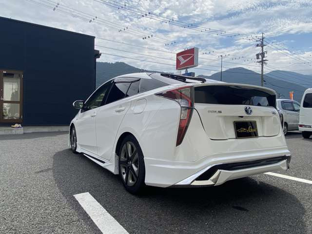プリウス1.8 S