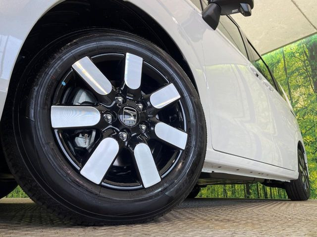 �y����15�C���`�A���~�z�C�[���z�O�ςɃ}�b�`���������A���~�z�C�[���𑕒����Ă���܂��B�e��ЊO�A���~�z�C�[����A�X�^�b�h���X�^�C�����戵�����Ă���܂��B���񂲑��k����������