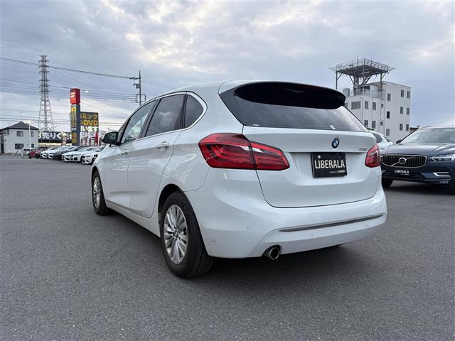 2シリーズアクティブツアラー218i ラグジュアリー