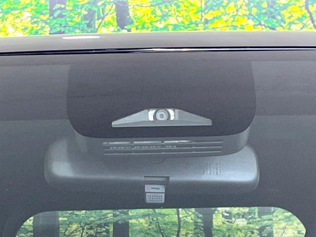 【トヨタセーフティセンス】走行中に前方の車両等を認識し、衝突しそうな時は警報とブレーキで衝突回避と被害軽減をアシスト。より安全にドライブをお楽しみいただけます。
