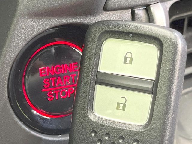 �yHonda�X�}�[�g�L�[�z�J�o����|�P�b�g�ɓ��ꂽ�܂܂ł��h�A�̎{���E�������\�ȃX�}�[�g�L�[�𑕔��B�G���W���̃I���E�I�t�����J�M�����o���K�v����������Ƃ��Ă��֗��ł���