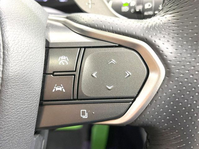 【レーダークルーズコントロール】高速道路での長距離走行が楽に!!自動で速度を保つクルーズコントロールが、衝突軽減システムと連携し、前方の車両を感知して車間を保つように速度調節してくれます!!
