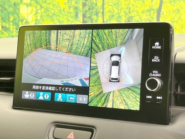 【マルチビューカメラシステム】専用のカメラにより、上から見下ろしたような視点で360度クルマの周囲を確認することができます☆死角部分も確認しやすく、狭い場所での切り返しや駐車もスムーズに行えます。