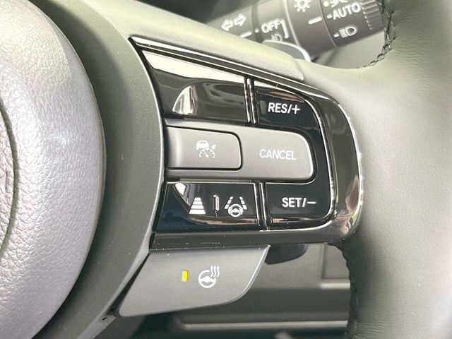 【アダプティブクルーズコントロール】高速道路での長距離走行が楽に!!自動で速度を保つクルーズコントロールが、衝突軽減システムと連携し、前方の車両を感知して車間を保つように速度調節してくれます!!