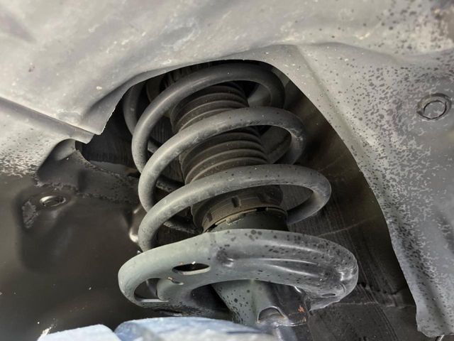下回りがきれいなうちに、防錆加工の施工がオススメ。降雪地域はもちろん、沿岸部にお住いの方や、趣味でマリン・ウィンタースポーツをされる方にご好評いただいております。