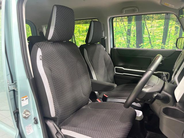 運転席シート廻りは使用感も少なく、良好な状態となっています。丁寧に使われていたことがよくわかりますね。