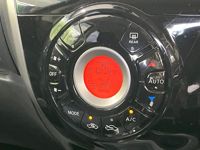 【オートエアコン】一度お好みの温度に設定すれば、車内の温度を検知し風量や温度を自動で調整。暑い&hellip;寒い&hellip;と何度もスイッチ操作をする必要はありません。快適な車内空間には必須の機能ですね♪