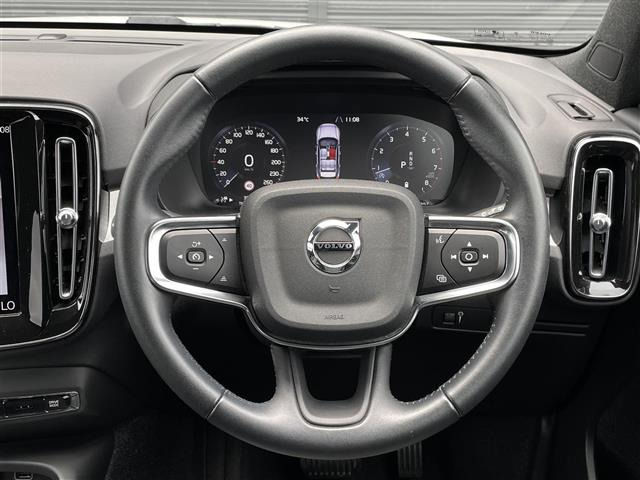 XC40B4 モメンタム