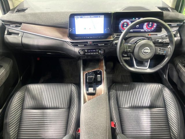 ノートオーラ1.2 G FOUR レザーエディション 4WD