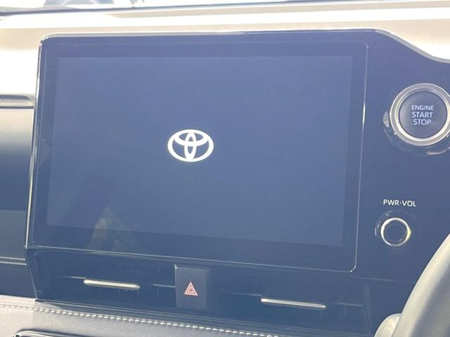 【10.5インチナビ】高級感とインパクトのある大画面ナビを装備。各種オーディオ操作はもちろん、スマホ連携もできる利便性の高いナビです♪