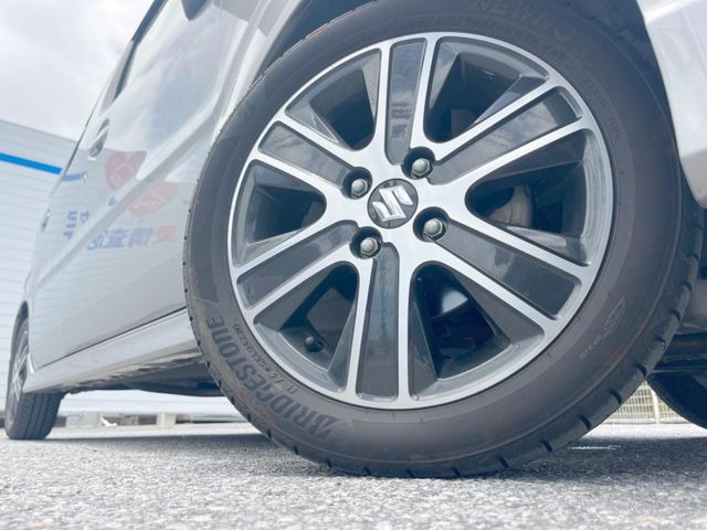 �y�����A���~�z�C�[���z�O�ςɃ}�b�`���������A���~�z�C�[���𑕒����Ă���܂��B�e��ЊO�A���~�z�C�[����A�X�^�b�h���X�^�C�����戵�����Ă���܂��B���񂲑��k����������