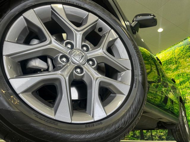 �y����18�C���`�A���~�z�C�[���z�O�ςɃ}�b�`���������A���~�z�C�[���𑕒����Ă���܂��B�e��ЊO�A���~�z�C�[����A�X�^�b�h���X�^�C�����戵�����Ă���܂��B���񂲑��k����������