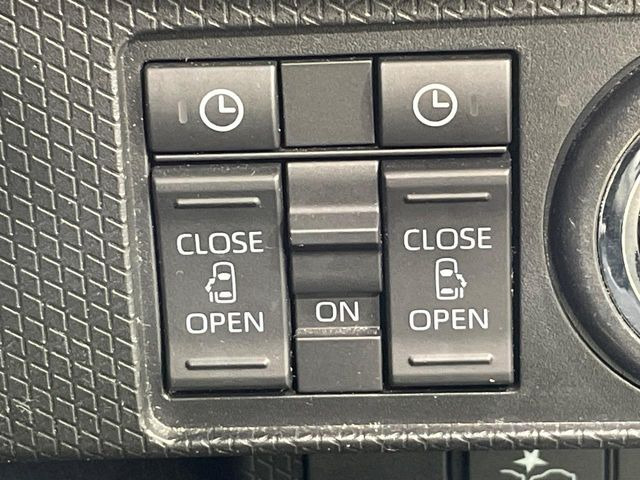 【両側パワースライドドア】スマートキーや運転席のスイッチで後席両側スライドドアの開閉が可能♪電動だから力を入れてドアを開ける必要がありません。