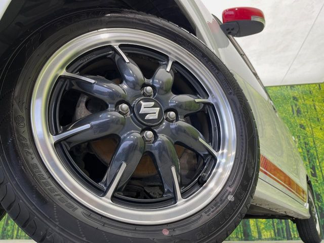�y�O���[�h��p����15�C���`�A���~�z�C�[���z�f�U�C�����̍��������A���~�z�C�[���𑕒����Ă���܂��B�e��ЊO�A���~�z�C�[����A�X�^�b�h���X�^�C�����戵�����Ă���܂��B���񂲑��k����������