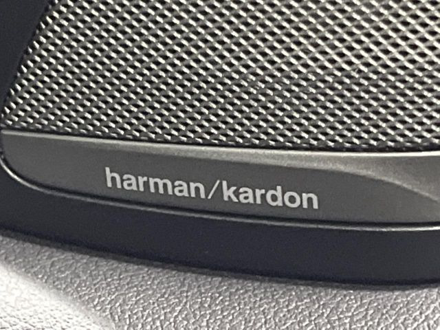 ��harman/kardon�T�E���h�V�X�e��:�I�[�f�B�I��僁�[�J�[����|����v���~�A���X�s�[�J�[�𑕔��B�����̃X�s�[�J�[����A���̗������܂ŕ����鍂�i���ȉ��y�����y���݂��������܂��B