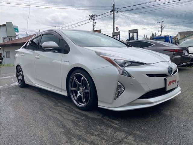 プリウス1.8 A E-Four 4WD