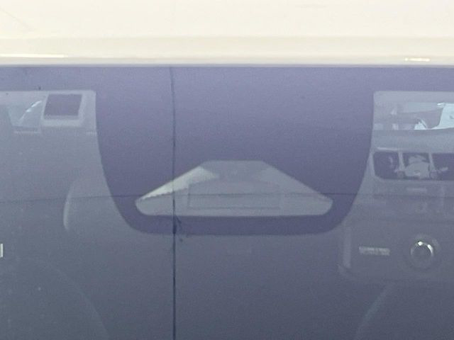 【ホンダセンシング】走行中に前方の車両等を認識し、衝突しそうな時は警報とブレーキで衝突回避と被害軽減をアシスト。より安全にドライブをお楽しみいただけます。