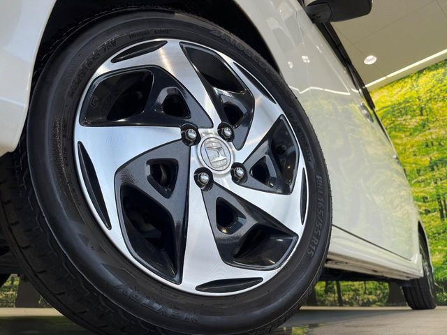 �y����15�C���`�A���~�z�C�[���z�O�ςɃ}�b�`���������A���~�z�C�[���𑕒����Ă���܂��B�e��ЊO�A���~�z�C�[����A�X�^�b�h���X�^�C�����戵�����Ă���܂��B���񂲑��k����������